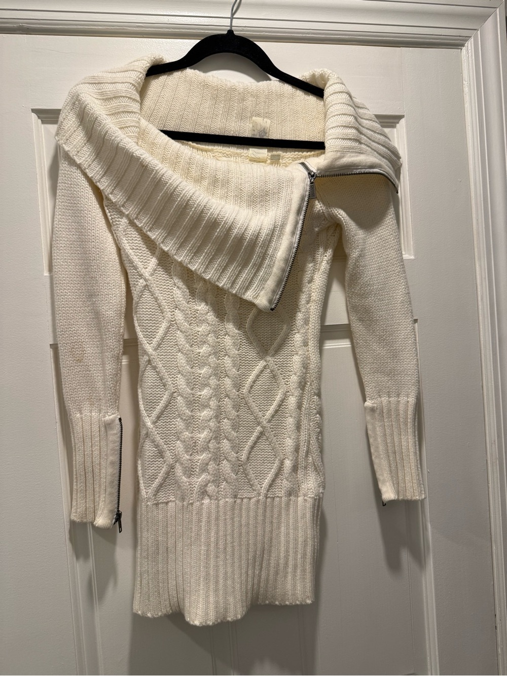 Guess Cream Cable-Knit Off-Shoulder Sweater with Asymmetric Zip size Small